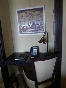 villa_desk.jpg