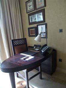 villa_desk2.jpg